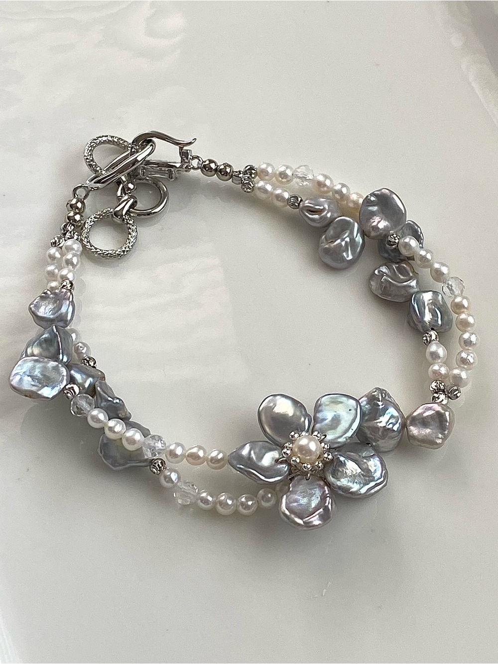 B182-Handmade High Quality Petal Pearl Flowrer And Baby Pearl Braided Bracelet - Picture 4 of 12